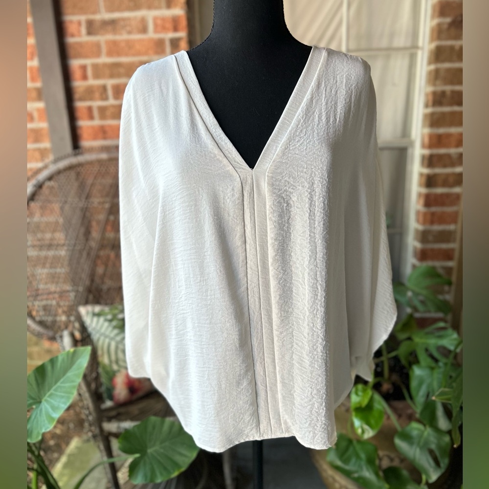 ee:some V-Neck White Blouse